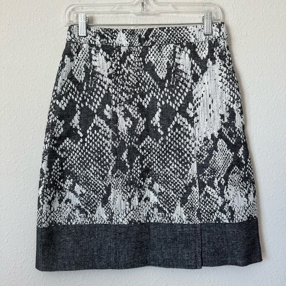 Hugo Boss Vaneki Dark Gray Snake Print Skirt Sz 2 B-LB - Picture 2 of 5
